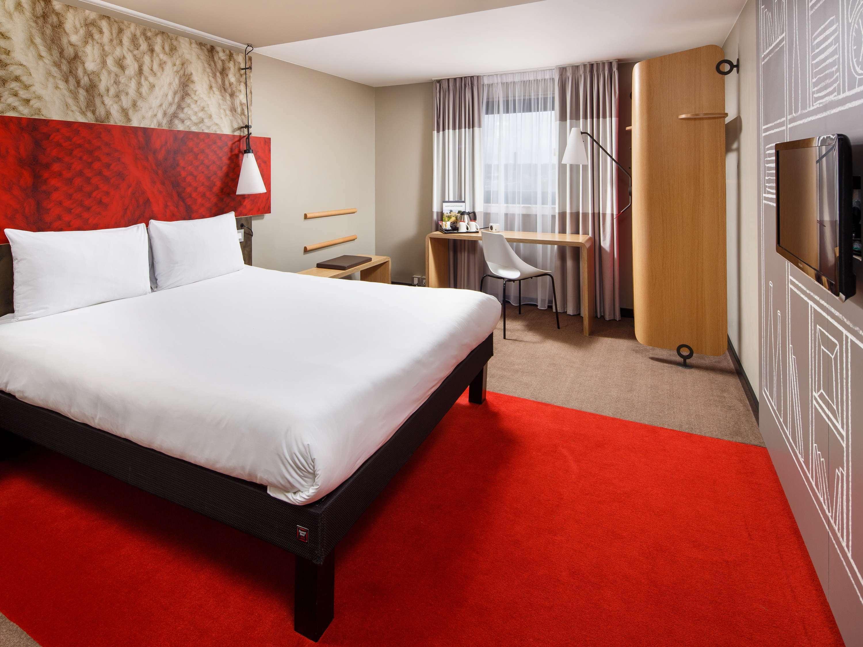 Ibis Hotel Northampton Centre Экстерьер фото