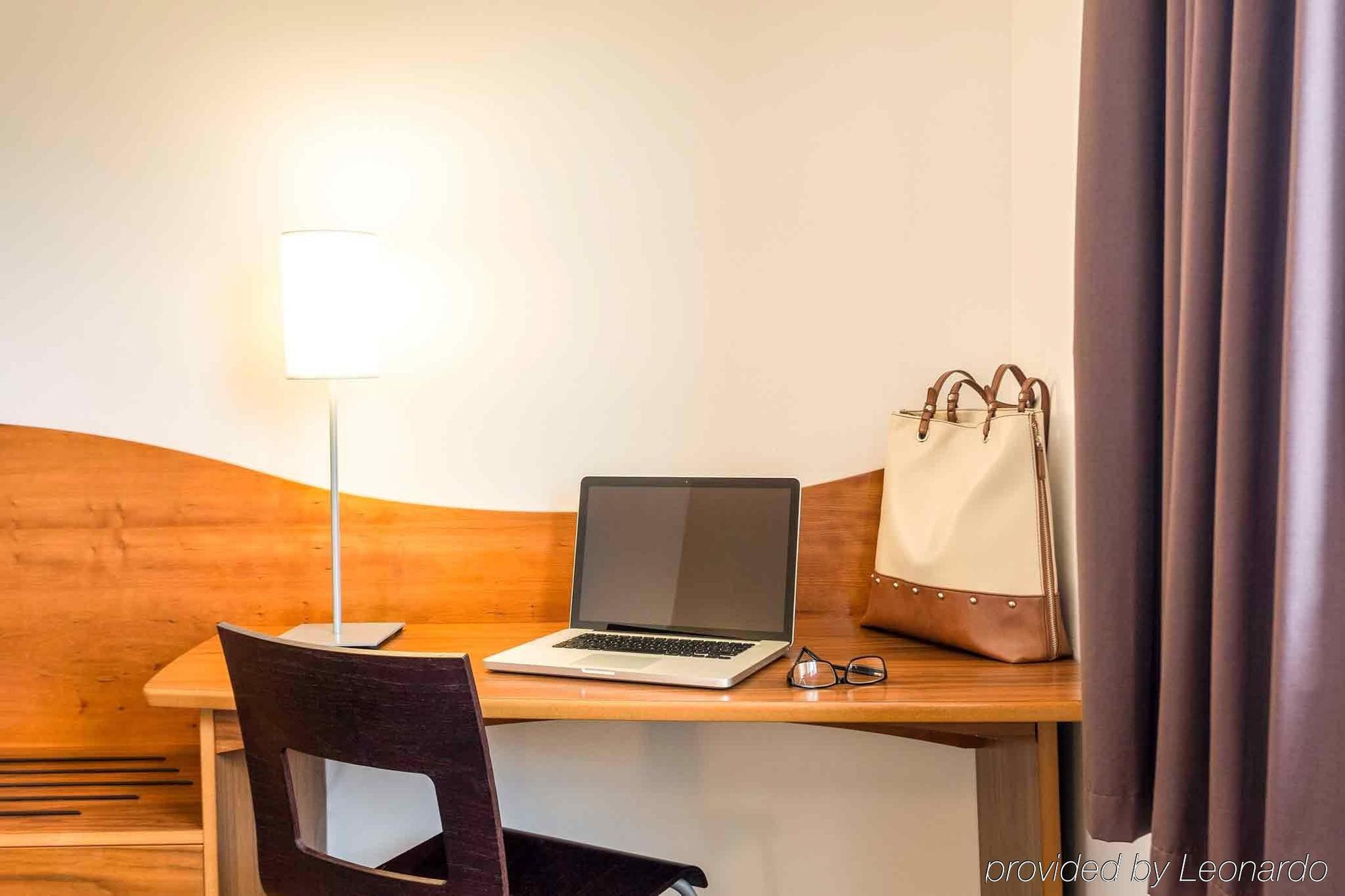 Ibis Hotel Northampton Centre Экстерьер фото