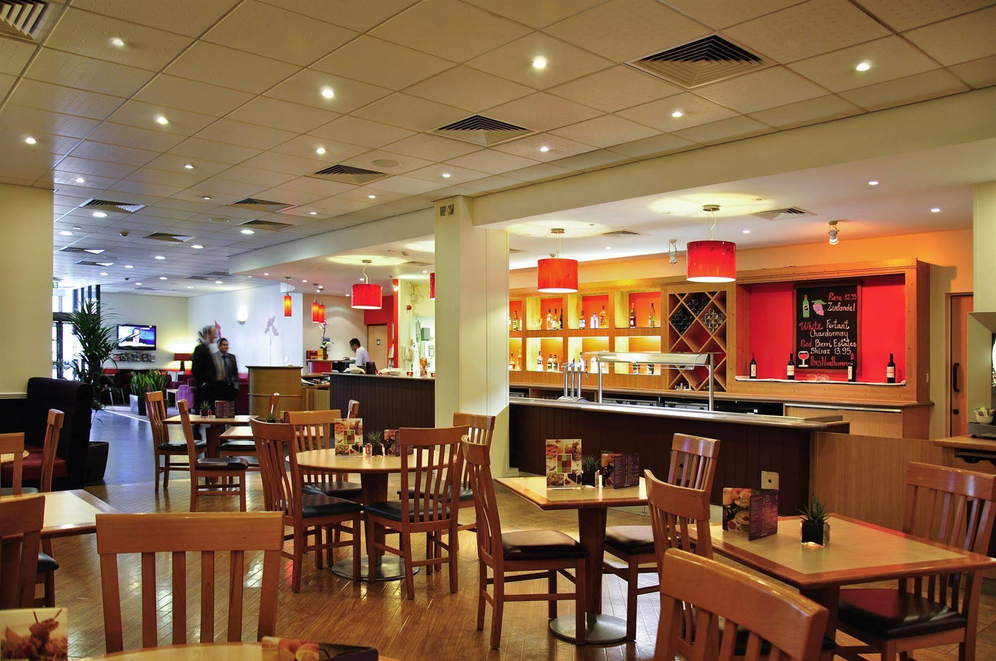 Ibis Hotel Northampton Centre Экстерьер фото